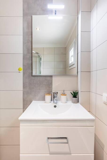2 Bedroom Luxury Apartment Thessaloniki Buitenkant foto